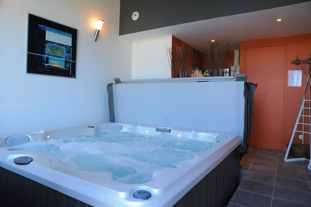 Bed and Breakfast La Ligne Angles-sur-l'Anglin Экстерьер фото